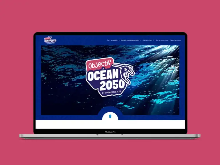 Objectif Océan 2050, campagne pour la protection des océans, illustrée par un logo sous l'eau.